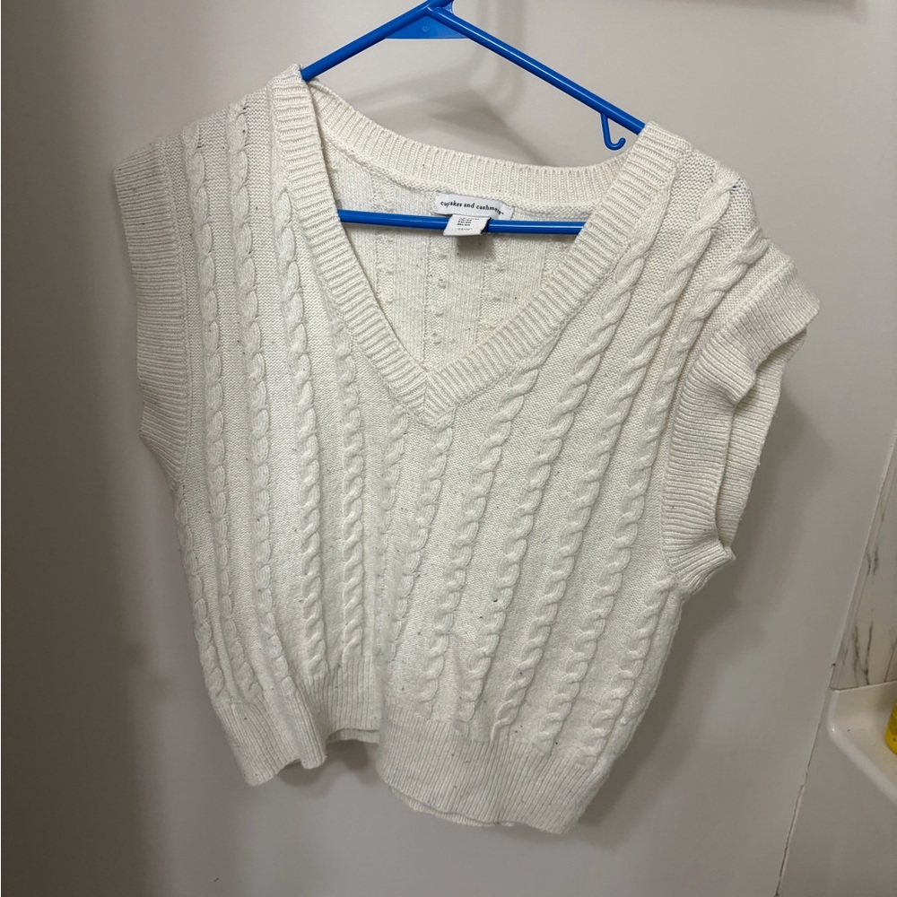 cupcakes & cashmere Cream V-Neck Cable Knit Sweater